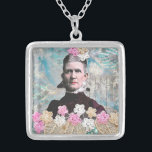 Victoriaans Lady Ketting<br><div class="desc">Dit mooie ketting zal zeker een gespreksstarter zijn! Je kunt zeggen dat het je overgrootmoeder is! Geproduceerd uit mijn mixed media-kunst,  zal dit ketting inspireren en verrukken.</div>