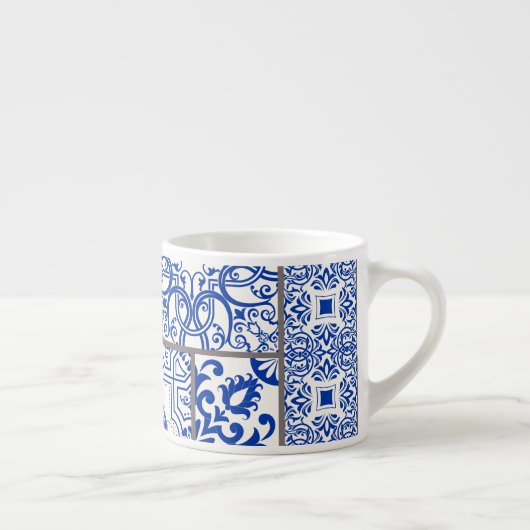 Victoriaans Majolica: Patchwork Tegel Pattern. Espresso Kop (Rechts)