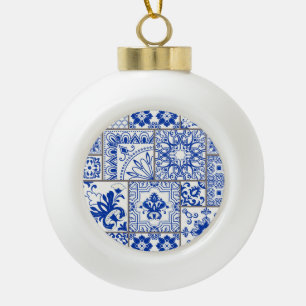 Victoriaans Majolica: Patchwork Tegel Pattern. Keramische Bal Ornament