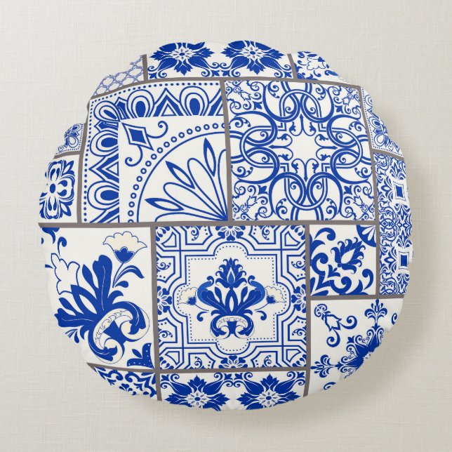 Victoriaans Majolica: Patchwork Tegel Pattern. Rond Kussen (Voorkant)