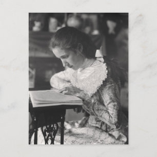 Victoriaans meisje dat een boek leest briefkaart