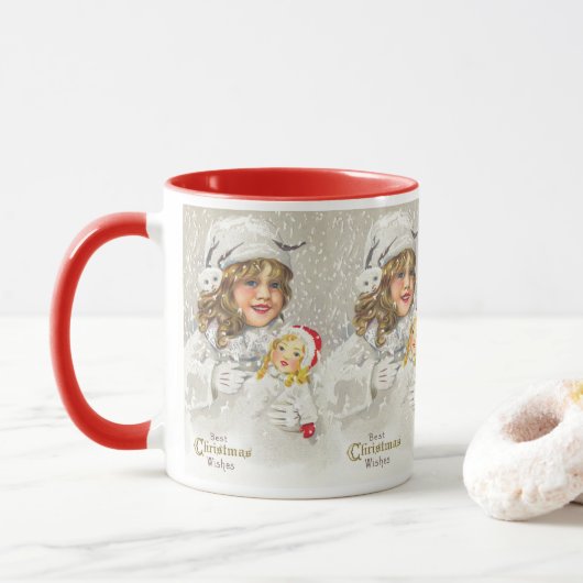 Victoriaans meisje met kerstmis met Doll in sneeuw Mok (Met donut)