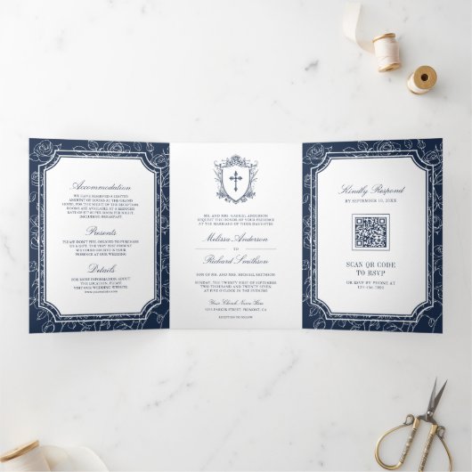 Victoriaans Navy Blue Catholic QR Code Wedding Drieluik Uitnodiging (Binnen)