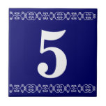 Victoriaans nummer tegeltje<br><div class="desc">Victoriaans House Number Tile - White on blue met een krullende grens.</div>