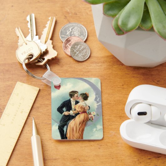  Victoriaans paar kus op een halve maan Sleutelhanger (Bureau)