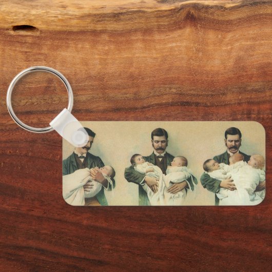  Victoriaans Vaderdag, het zijn Triplets. Sleutelhanger (Achterkant)
