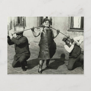 Victoriaans vrouw buit een pijp met mond Briefkaart