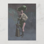 Victoriaans vrouw met een aambeeld briefkaart (Voorkant)