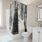 Victoriaans vrouw met lang haar douchegordijn (In situ)