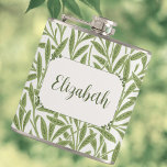 Victoriaans Willow Leaves door William Morris Heupfles<br><div class="desc">Gemakkelijk om huwelijksfles aan te passen. Voeg gewoon je info toe! Klik door om de lettertypestijl,  -kleur of -grootte te wijzigen.  illustratie Victoriaans Style Green Willow Leaf Pattern,  origineel ontwerp van William Morris. Mooie keuze voor een outdoor tuin lente bruiloft.</div>