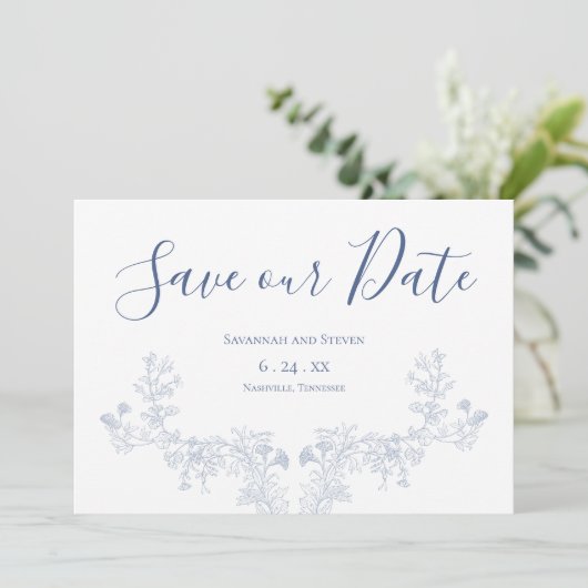 Victoriaans Zachte Blauwe Bloemen Bewaar de Datum Save The Date (Staand voorkant)