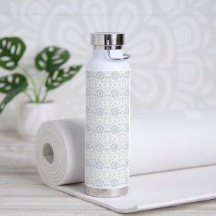 Victoriaanse blauwe toile herhalende monogramnaam waterfles