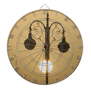 Victoriaanse charme: vintage straatlantaarn lampen dartbord