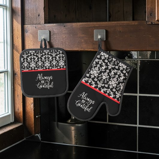 Victorian Black and White Damask Pattern Ovenwant & Pannenlap Set