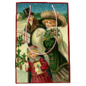 Victorian family in the snow Christmas scene Medium Cadeauzakje (Voorkant)