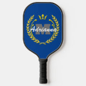 Victory Wreath Monogram en naam BlueBG Pickleball Paddle (Voorkant)