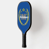 Victory Wreath Monogram en naam BlueBG Pickleball Paddle (Links)