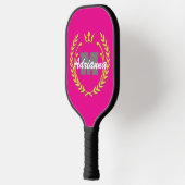Victory Wreath Monogram en naam PinkBG Pickleball Paddle (Links)