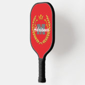 Victory Wreath Monogram en naam RedBG Pickleball Paddle (Links)