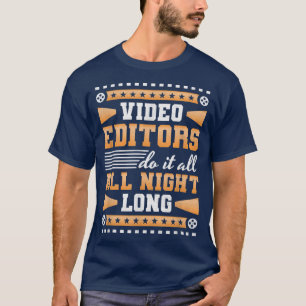 Video-editors doen het de hele nacht, film het uit t-shirt