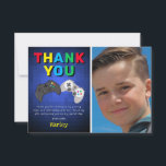 Video Game Birthday Foto bedankt<br><div class="desc">Hoe cool is deze gamingverjaardag Dank je wel! Ideaal voor kinderen van alle leeftijden. Superplezier en kleurrijk met een blauwe pixelachtergrond,  de tekst "DANK U",  twee videospelcontrollers,  een foto van uw kind en een eenvoudig te personaliseren sjabloon.</div>