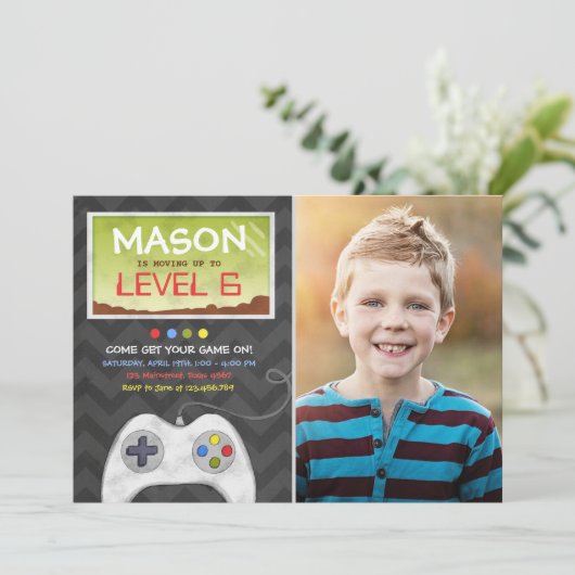 Video Game Boy Birthday Party Uitnodiging (Staand voorkant)