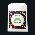 Video game party level Up Kids Birthday Gamer Bedankzakje<br><div class="desc">Video Game Party Level Up Kids Verjaardag Gamer Favor Tassen. Voeg naam en leeftijd toe om dit gamerpatroon op niveau te brengen. Leuk patroon van videogames en snacks op zwarte achtergrond. Gamer party voor kinderen. www.SamAnnDesigns.com</div>