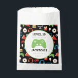 Video game party level Up Kids Birthday Gamer Bedankzakje<br><div class="desc">Video Game Party Level Up Kids Verjaardag Gamer Favor Tassen. Voeg naam en leeftijd toe om dit gamerpatroon op niveau te brengen. Leuk patroon van videogames en snacks op zwarte achtergrond. Gamer party voor kinderen. www.SamAnnDesigns.com</div>
