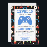 Video game party level Up Kids Birthday Gamer Kaart<br><div class="desc">Video Game Party Level Up Kids Birthday Gamer Party Invitation. Voeg de naam en leeftijd toe om op deze gamer-partijbenodigdheden op een hoger niveau te brengen. Fun patroon van videogames en snacks op zwarte achtergrond. Gamer party voor kinderen,  www.SamAnnDesigns.com</div>