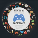 Video game party level Up Kids Birthday Gamer Papieren Bordje<br><div class="desc">Video Game Party Level Up Kids Verjaardag Gamer Paper Bord. Voeg naam en leeftijd toe om deze gamer party-benodigdheden op niveau te brengen. Leuk patroon van videogames en snacks op zwarte achtergrond. Gamer party voor kinderen. www.SamAnnDesigns.com</div>