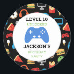 Video game party level Up Kids Birthday Gamer Ronde Sticker<br><div class="desc">Video Game Party Level Up Kids Birthday Gamer Stickers. Voeg de naam en leeftijd toe aan het niveau op dit gamerpatroon. Fun patroon van videogames en snacks op zwarte achtergrond. Gamer party voor kinderen,  www.SamAnnDesigns.com</div>