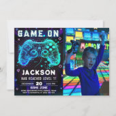 Videospel Verjaardagsfeestje Neon spel op uitnodig Kaart (Voorkant)