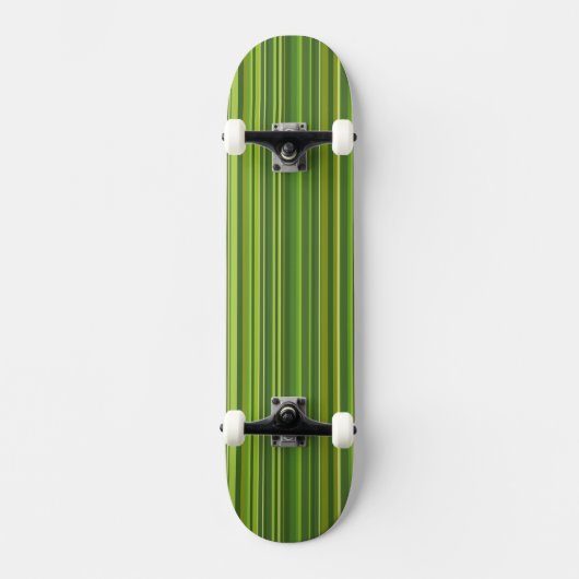 Viele bunte Streifen im grünen Muster Skateboard (Voorkant)