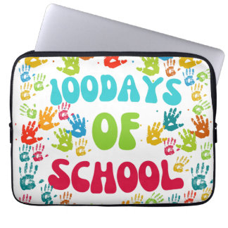 Vier 100 dagen school met een leuke handafdruk laptop sleeve