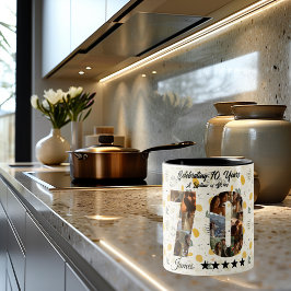 Vier 70 jaar fotocollage - aangepaste naam tweekleurige koffiemok