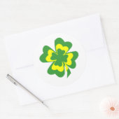 Vier blad groene klaver ronde sticker (Envelop)