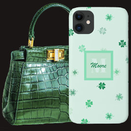 Vier Bladklavers verspreid over lichtgroen Case-Mate iPhone Case