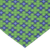 Vier-bladluiken met twee tonnen op blauw tafelkleed (Gekanteld)