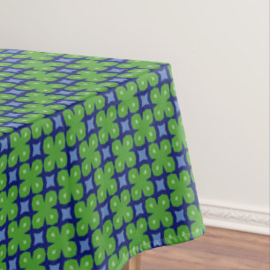Vier-bladluiken met twee tonnen op blauw tafelkleed