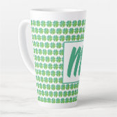Vier bladluiken Pattern Green Blue Monogramed Latte Mok (Linkerhoek)