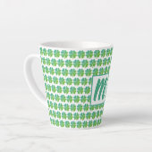 Vier bladluiken Pattern Green Blue Monogramed Latte Mok (Linkerhoek)