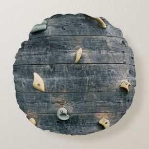 Vier bruine houten wandbekleding rond kussen