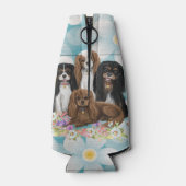 Vier Cavalier King Charles Spaniels in Flowers Flesjeskoeler (Achterkant)