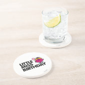 Vier de verjaardag van Little Miss Zandsteen Onderzetter (Zijkant)