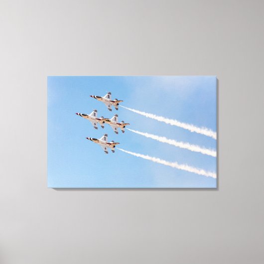 Vier F-16 Thunderbirds vliegen in dichte formatie Canvas Afdruk (Voorkant)