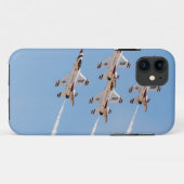 Vier F-16 Thunderbirds vliegen in dichte formatie Case-Mate iPhone Case (Achterkant (horizontaal))