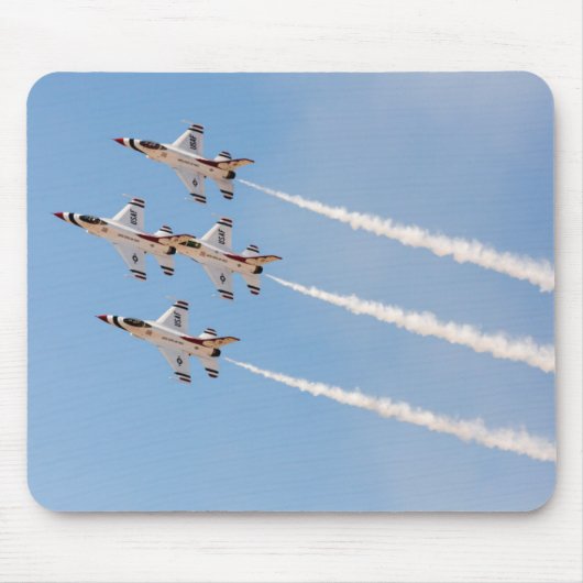 Vier F-16 Thunderbirds vliegen in dichte formatie Muismat (Voorkant)