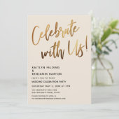 Vier Feest Met Ons! Minimal Goud Handgeschreven Cr Kaart (Staand voorkant)