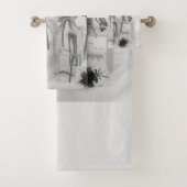 Vier flessen en witte bloemen bad handdoek (Insitu)