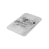 Vier flessen en witte bloemen badmat (Gekanteld)